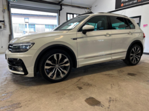 2018 Volkswagen Tiguan 2.0 Tdi R-Line DSG 4motion Euro 6 (s/s) 5dr in White — image 5
