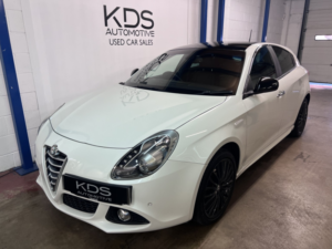 2016 Alfa Romeo Giulietta 2.0 Giulietta 2.0 Jtdm-2 150 Bhp Collezione in White — image 4