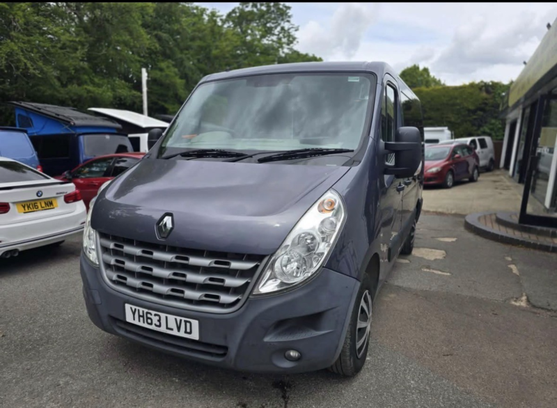 2014 Renault Master 2.3 Dci 28 in Blue — image 1