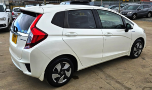 2015 Honda Fit 1.5l Hybrid- Ulez/caz Pass- Free 18months Gold Warranty & 12months Aa Breakdown Cover in White — image 4