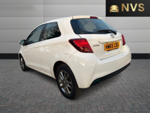 2015 Toyota Yaris 1.0 Vvt-I Icon in White — image 5