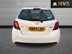 2015 Toyota Yaris 1.0 Vvt-I Icon in White — image 6