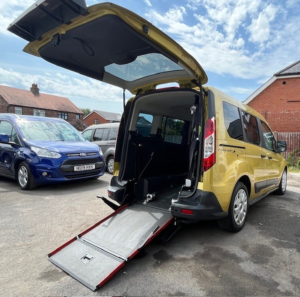 2017 Ford Tourneo Connect 1.5 Tdci Zetec in Gold — image 6