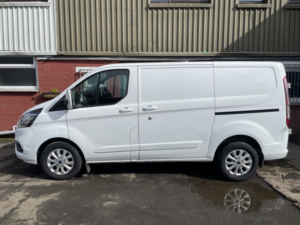 2022 Ford Transit Custom 2.0 Transit Custom Limited Van 300 L1 2.0l Ecoblue 130ps Fwd 6 Speed Manual in White — image 4