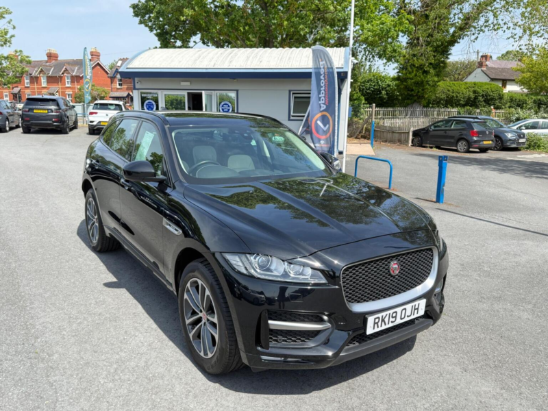 2019 Jaguar F-Pace 2.0 D240 R-Sport Auto AWD Euro 6 (s/s) 5dr in Black — image 1