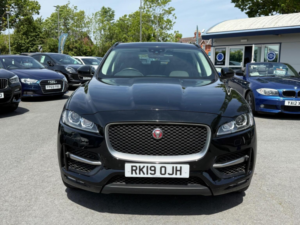 2019 Jaguar F-Pace 2.0 D240 R-Sport Auto AWD Euro 6 (s/s) 5dr in Black — image 5