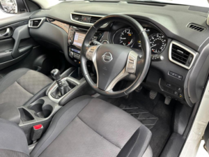 2014 Nissan Qashqai 1.2 Dig-T Acenta Premium 2WD Euro 5 (s/s) 5dr — image 3