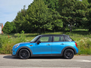 2016 MINI Hatch 1.5 Cooper D Euro 6 (s/s) 5dr in Blue — image 4