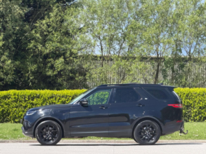 2017 Land Rover Discovery 3.0 Td V6 Hse Auto 4WD Euro 6 (s/s) 5dr in Black — image 4