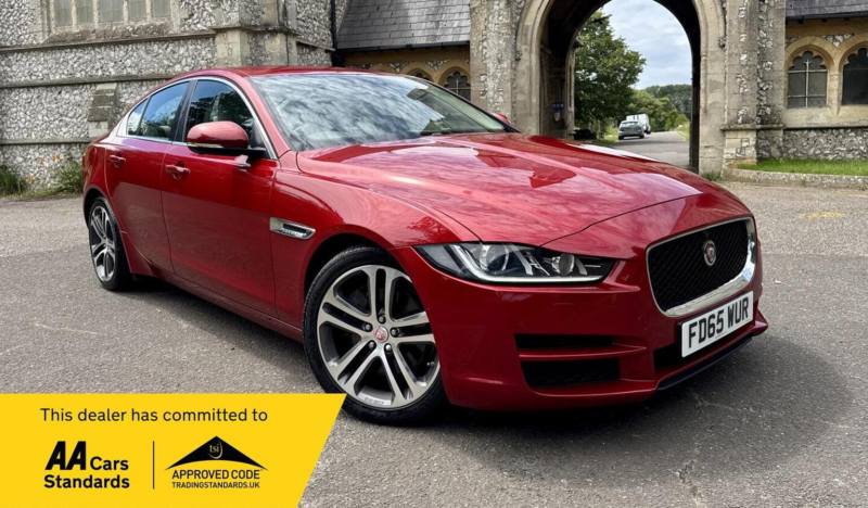 2015 Jaguar Xe 2.0 Gtdi Portfolio Auto Euro 6 (s/s) 4dr in Red — image 1