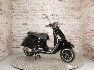 2020 Piaggio Vespa Gts 300 Super Abs in Black — image 3