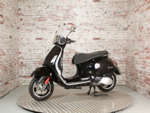 2020 Piaggio Vespa Gts 300 Super Abs in Black — image 5