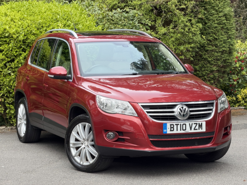 2010 Volkswagen Tiguan 2.0 Tdi Sport in Red — image 1