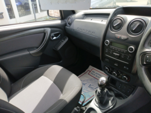 2017 Dacia Duster 1.5 Laureate Dci 110 4x2 in Grey — image 3