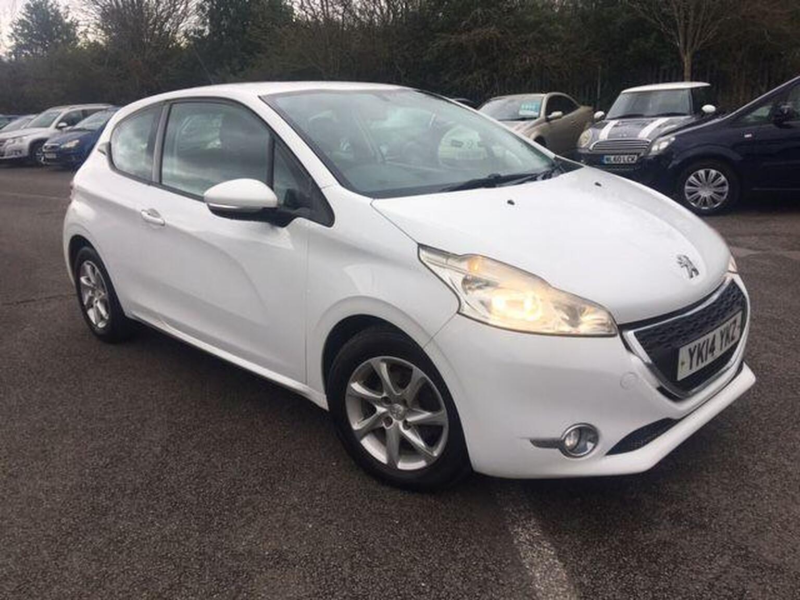 2014 Peugeot 208 1.2 Vti Active Euro 5 3dr in White — image 1