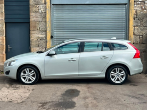 2013 Volvo V60 1.6 D2 Se Estate 5dr Diesel Powershift Euro 5 (s/s) (115 Ps) in White — image 3