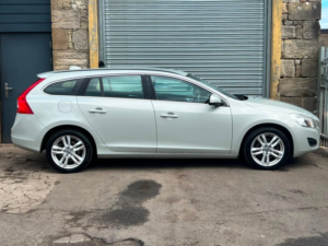 2013 Volvo V60 1.6 D2 Se Estate 5dr Diesel Powershift Euro 5 (s/s) (115 Ps) in White — image 6