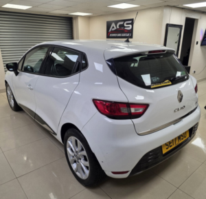 2017 Renault Clio 1.5 Dci Dynamique Nav Hatchback 5dr Diesel Manual Euro 6 (s/s) (90 Ps) in Multicolour — image 2