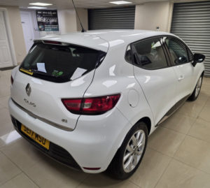 2017 Renault Clio 1.5 Dci Dynamique Nav Hatchback 5dr Diesel Manual Euro 6 (s/s) (90 Ps) in Multicolour — image 3