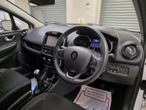 2017 Renault Clio 1.5 Dci Dynamique Nav Hatchback 5dr Diesel Manual Euro 6 (s/s) (90 Ps) in Multicolour — image 4