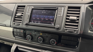 2020 Volkswagen Transporter 2.0 Tdi T32 Highline in Black — image 4