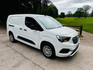 2021 Vauxhall Combo 1.5 Turbo D 2300 Sportive L2 H1 Euro 6 4dr in White — image 2