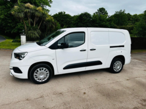 2021 Vauxhall Combo 1.5 Turbo D 2300 Sportive L2 H1 Euro 6 4dr in White — image 3