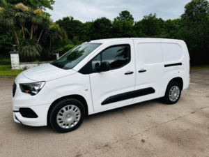 2021 Vauxhall Combo 1.5 Turbo D 2300 Sportive L2 H1 Euro 6 4dr in White — image 5
