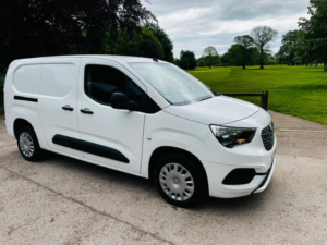2021 Vauxhall Combo 1.5 Turbo D 2300 Sportive L2 H1 Euro 6 4dr in White — image 6