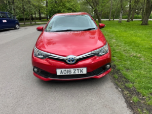 2016 Toyota Auris Vvt-I Business Edition in Red — image 3