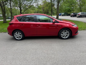 2016 Toyota Auris Vvt-I Business Edition in Red — image 6