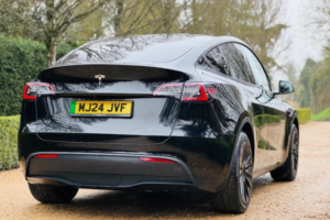 2024 Tesla Model Y Auto Rwd 5dr in Grey — image 3