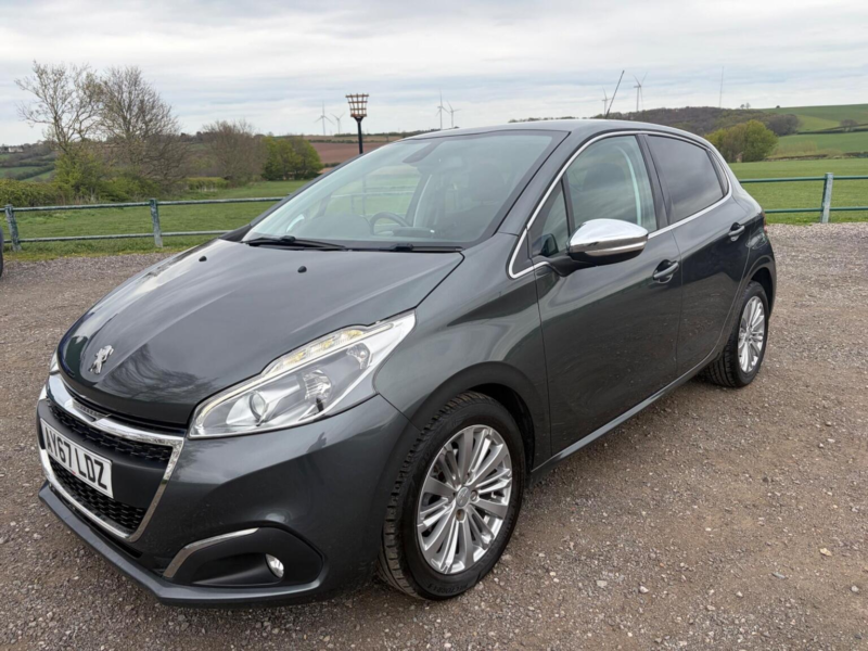 2017 Peugeot 208 1.2 Puretech Allure Euro 6 5dr in Grey — image 1