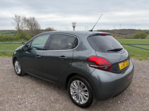 2017 Peugeot 208 1.2 Puretech Allure Euro 6 5dr in Grey — image 2