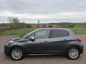 2017 Peugeot 208 1.2 Puretech Allure Euro 6 5dr in Grey — image 3