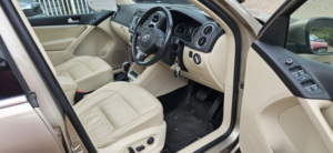 2013 Volkswagen Tiguan 2.0 Tdi Tech Match 4 Motion Automatic in Beige — image 2