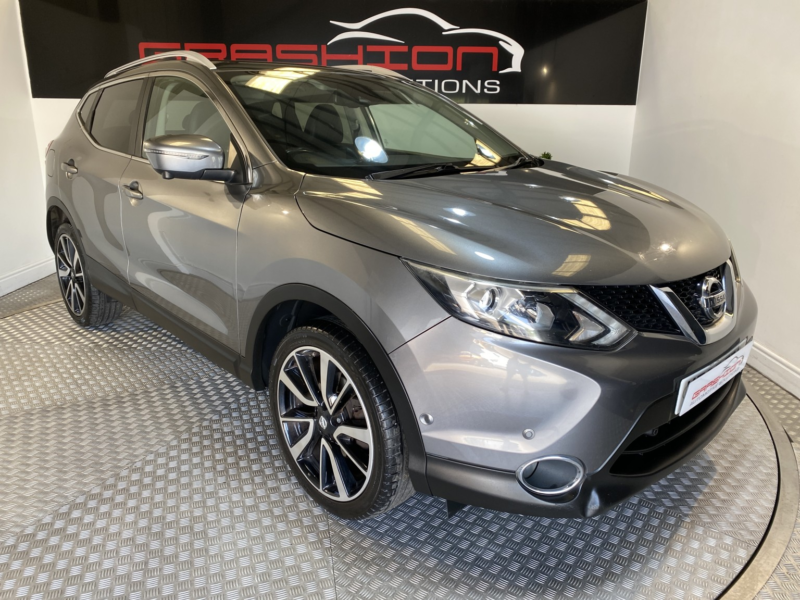 2017 Nissan Qashqai 1.6 Dig-T Tekna in Grey — image 1