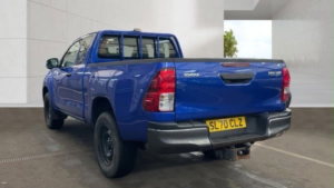 2020 Toyota Hilux 2.4 D-4d Active Extra Pickup Extended Cab 4dr Diesel Manual 4WD Euro 6 (s/s) (150 Ps) in Blue — image 2