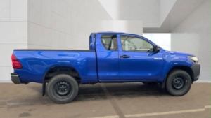 2020 Toyota Hilux 2.4 D-4d Active Extra Pickup Extended Cab 4dr Diesel Manual 4WD Euro 6 (s/s) (150 Ps) in Blue — image 3
