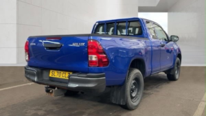2020 Toyota Hilux 2.4 D-4d Active Extra Pickup Extended Cab 4dr Diesel Manual 4WD Euro 6 (s/s) (150 Ps) in Blue — image 5