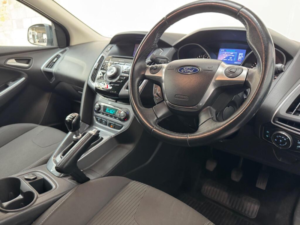 2014 Ford Focus 1.6 Tdci Titanium Navigator Euro 5 (s/s) 5dr — image 3