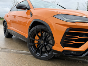 2020 Lamborghini Urus 4.0 V8 Biturbo in Orange — image 5