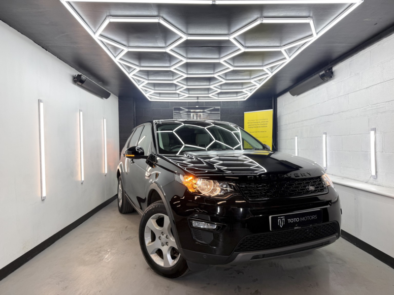 2017 Land Rover Discovery Sport 2.0 Ed4 Se Tech in Black — image 1