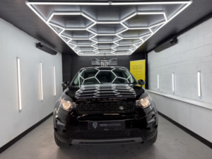 2017 Land Rover Discovery Sport 2.0 Ed4 Se Tech in Black — image 2
