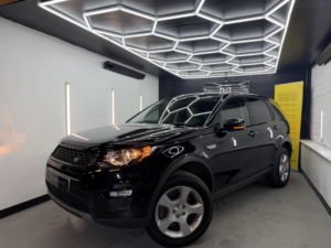 2017 Land Rover Discovery Sport 2.0 Ed4 Se Tech in Black — image 4