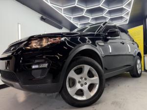 2017 Land Rover Discovery Sport 2.0 Ed4 Se Tech in Black — image 5