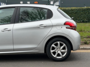 2016 Peugeot 208 1.6 Bluehdi Active Euro 6 5dr in Silver — image 6