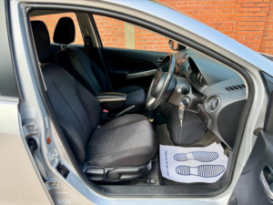 2011 Mazda Mazda2 1.3 Tamura Euro 5 5dr in Silver — image 3