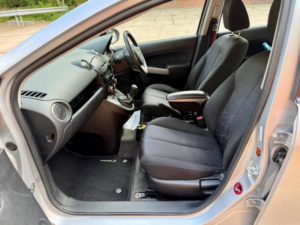 2011 Mazda Mazda2 1.3 Tamura Euro 5 5dr in Silver — image 5