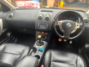 2011 Nissan Qashqai+2 1.5 Dci Tekna 2WD Euro 5 5dr in Black — image 4